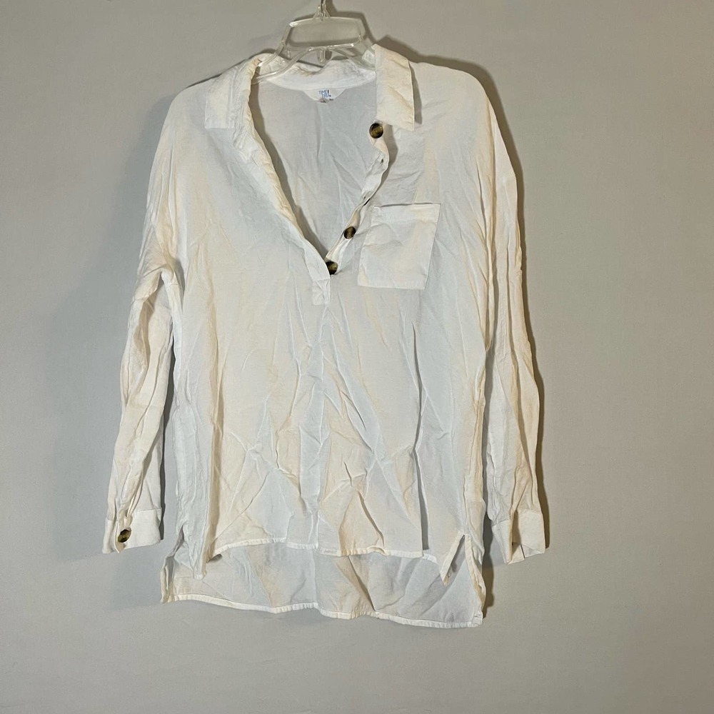 5/ $25 Time and Tru Lightweight white top S